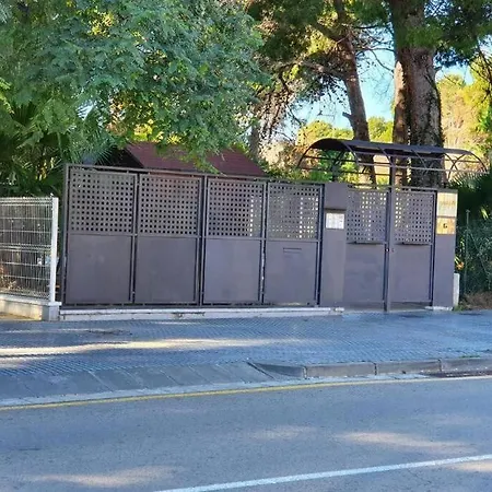 Golden Pineda Family Complex With Parking Salou